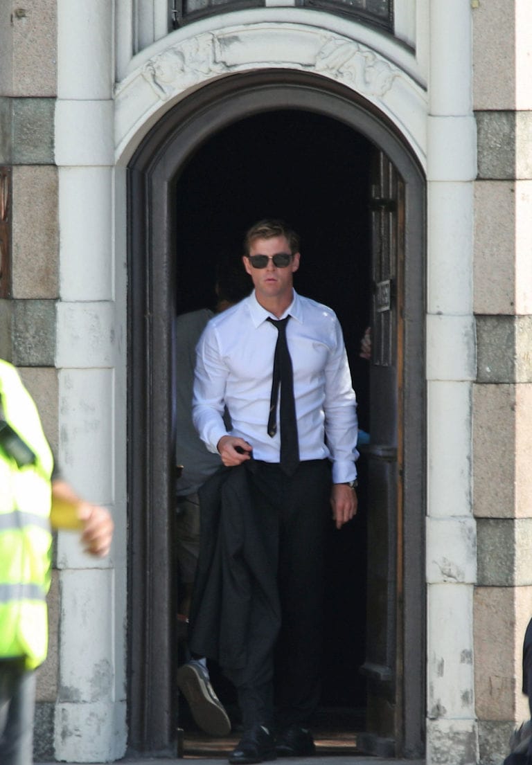 Chris Hemsworth on the set of Men In Black in London - Newslibre