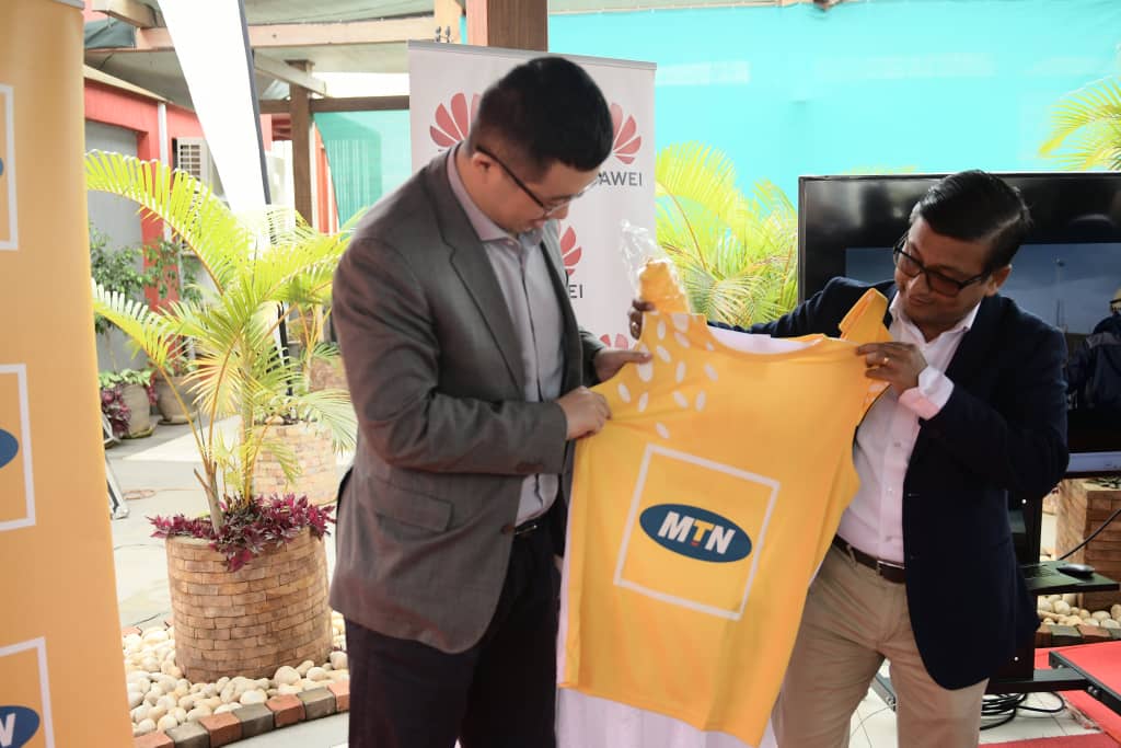 Huawei Gives 250,000,000 shillings to Maternal Health Care in Uganda As Partners of MTN Marathon 2