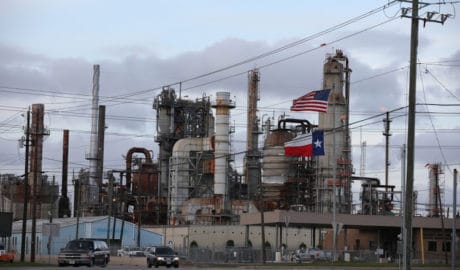 Oil Prices Hit Lowest In Over a Decade as a Barrel Goes For $30 - Newslibre