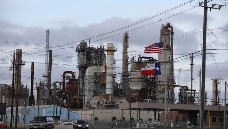 Oil Prices Hit Lowest In Over a Decade as a Barrel Goes For $30 - Newslibre