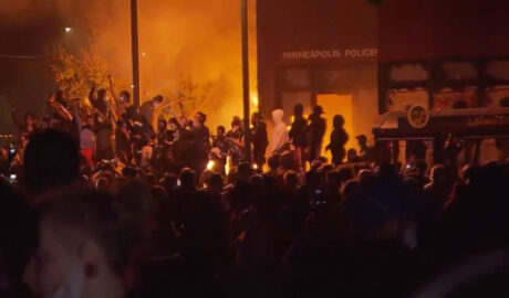 Protesters Burn Police Station in Minneapolis After Killing of George Floyd - Newslibre
