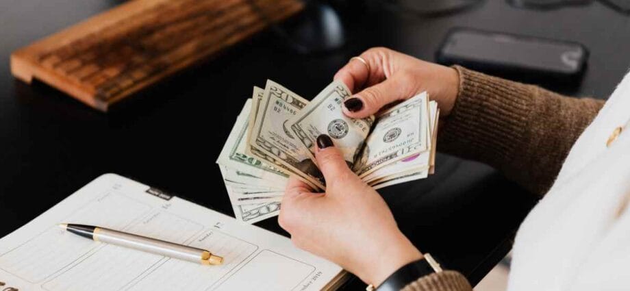 How Much Money Should You Have in Your Emergency Fund? - Newslibre
