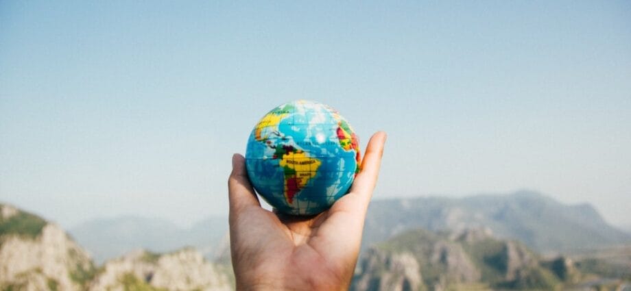 5 Creative Ways You Can Make Money Online While Travelling - Newslibre