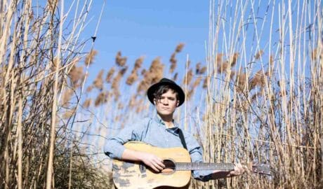 Tom Moran Tells An Emotional Story In His New Music Video For "Oh Darling" - Newslibre