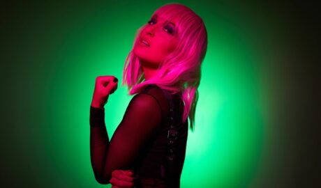 Pop Star MIZZI Brightens The Summer With Vibrant Video for "BOMB" - Newslibre