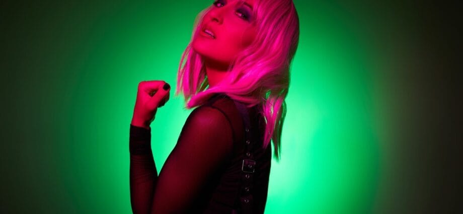 Pop Star MIZZI Brightens The Summer With Vibrant Video for "BOMB" - Newslibre