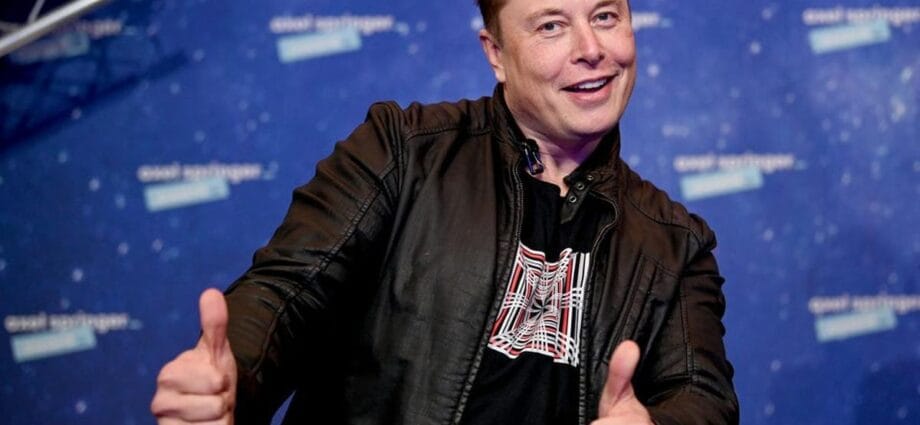 Elon Musk Jokes About Saving Manchester United By Buying It - Newslibre