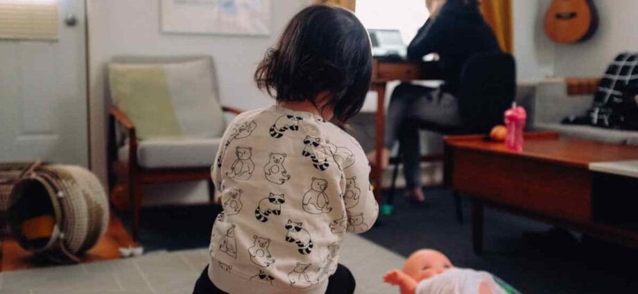 A Simple Guide to Finding a Remote Side Hustle as a Parent - Newslibre