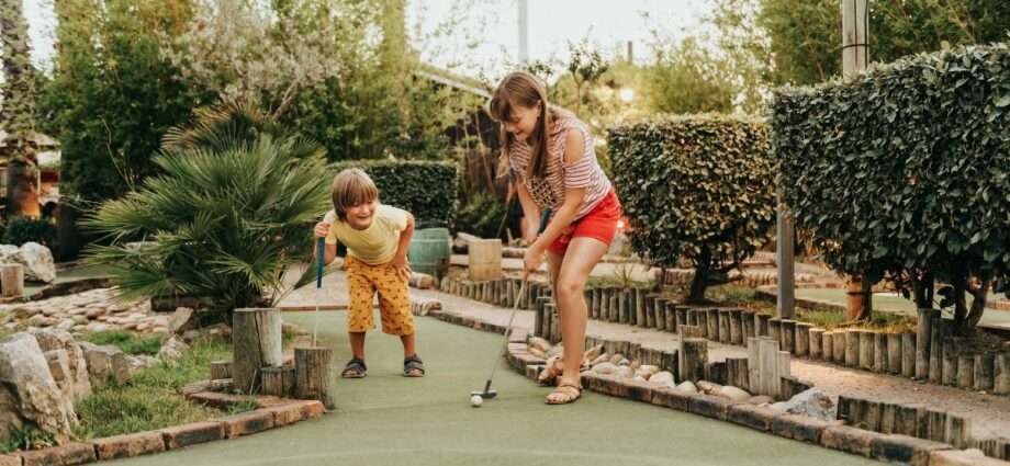 4 Ways To Get Your Kids Interested in Golf