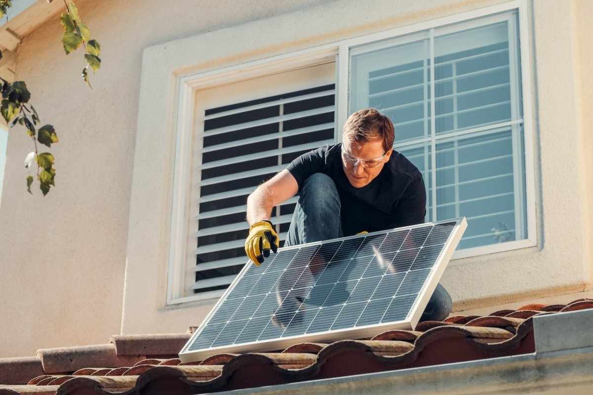 How to Find a Career in Solar Technology in 2023 - Newslibre