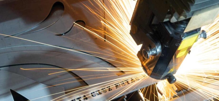 7 Key Items a Manufacturing Company Should Offer Clients - Newslibre