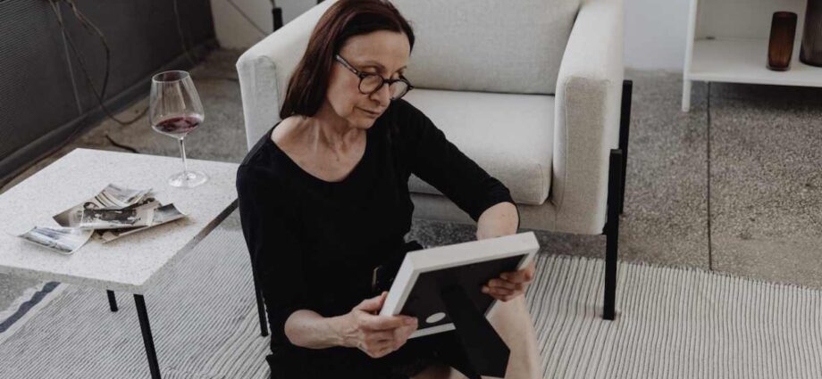 When You Lose a Loved One to Suicide Here's What You Need to Do - Newslibre