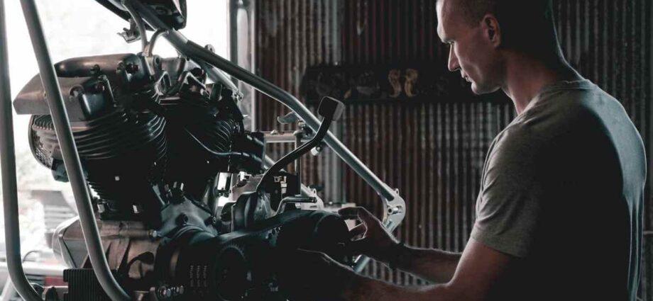 A Step-by-Step Guide to Becoming an Auto Mechanic - Newslibre