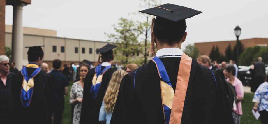 Tips to Make Your Transition to College a Smooth One - Newslibre
