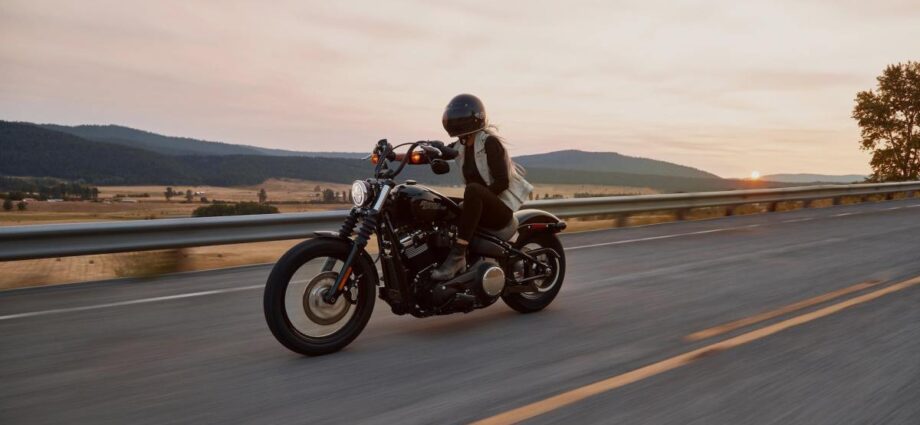 Make Yourself More Visible On a Motorcycle Using These 5 Easy Tips - Newslibre
