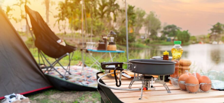 4 Essential Things You Should Always Bring On a Campout - Newslibre