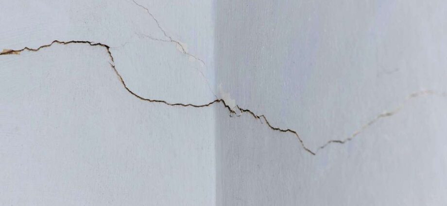 Recognizing the Red Flags - How to Spot Home Foundation Problems Early ...
