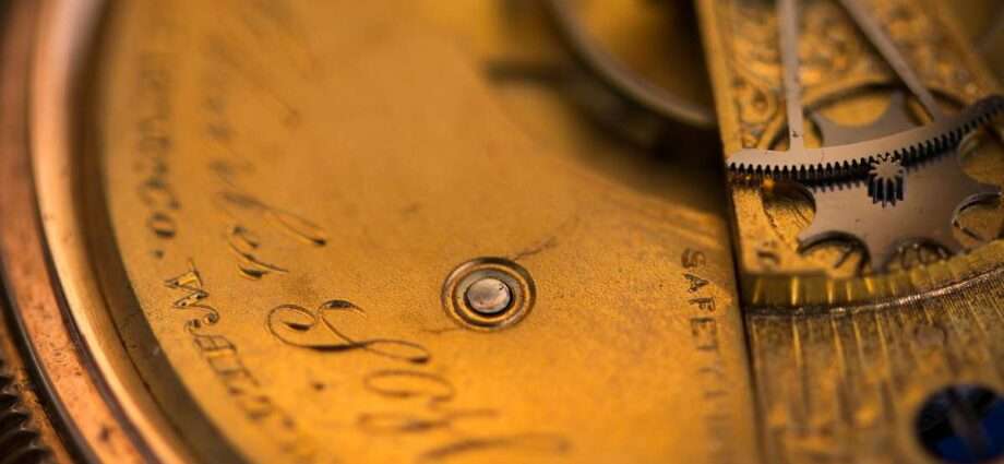 An Easy Way to Maintaining Your Grandfather Clock - Newslibre
