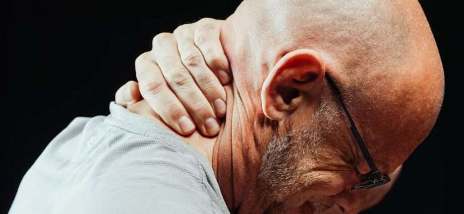 6 Serious Signs You Should See a Spine Specialist for That Back Pain - Newslibre