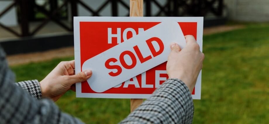 5 Things That Can Slow Your Efforts to Sell Your Home 1 5 Things That Can Slow Your Efforts to Sell Your Home