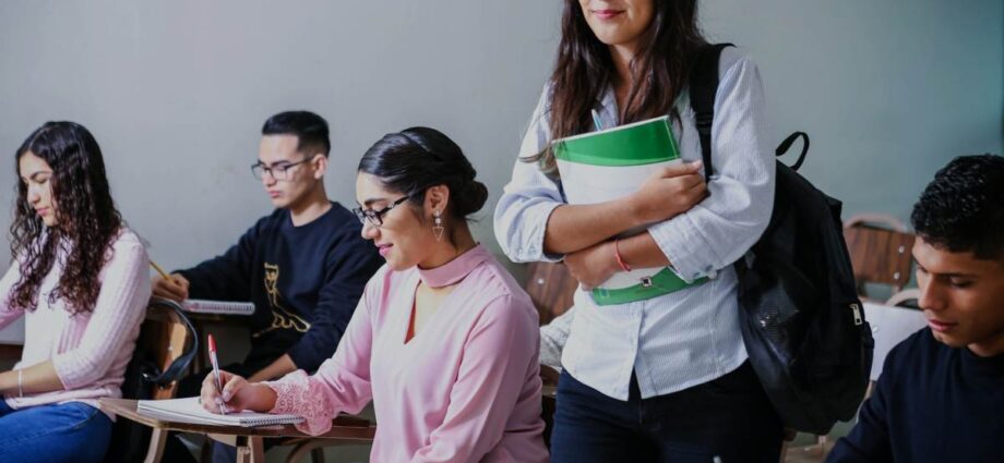 Why Every Student Should Learn About Career Paths Early - Newslibre
