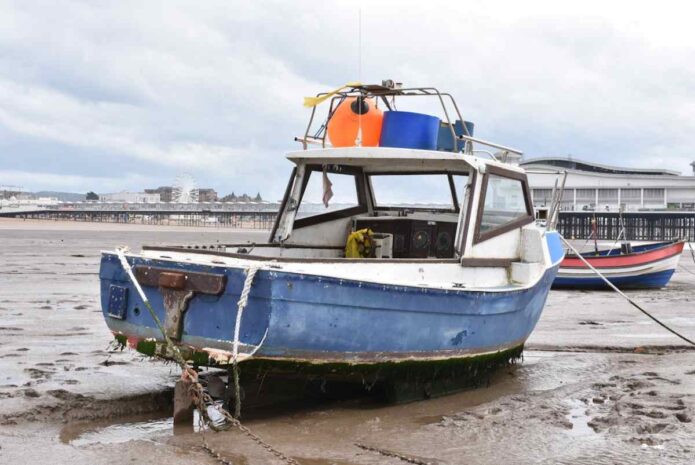 10 Things to Check Before Buying a Used Boat - Newslibre